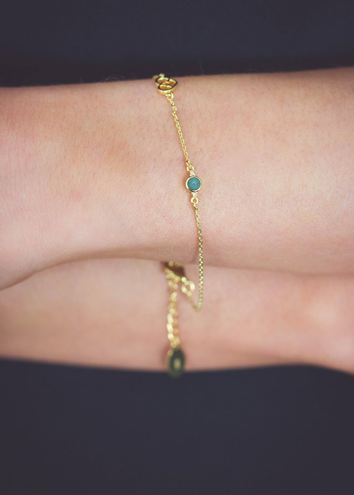 NATURAL TURQUOISE AND TWO NATURAL DIAMOND DECEMBER BRACELET GOLD