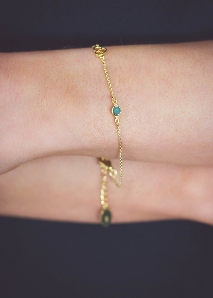 NATURAL TURQUOISE AND TWO NATURAL DIAMOND DECEMBER BRACELET GOLD