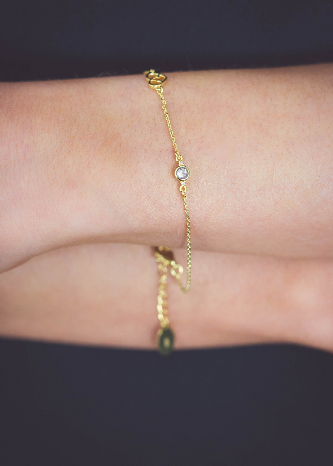 NATURAL TOPAZ AND TWO NATURAL DIAMOND APRIL BRACELET GOLD