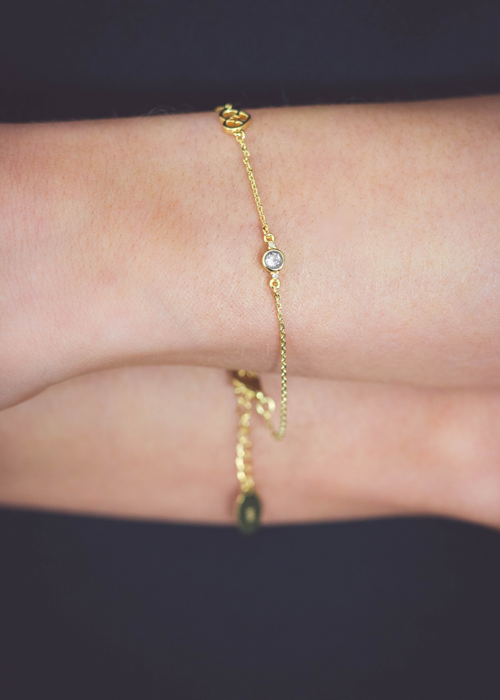 NATURAL TOPAZ AND TWO NATURAL DIAMOND APRIL BRACELET GOLD