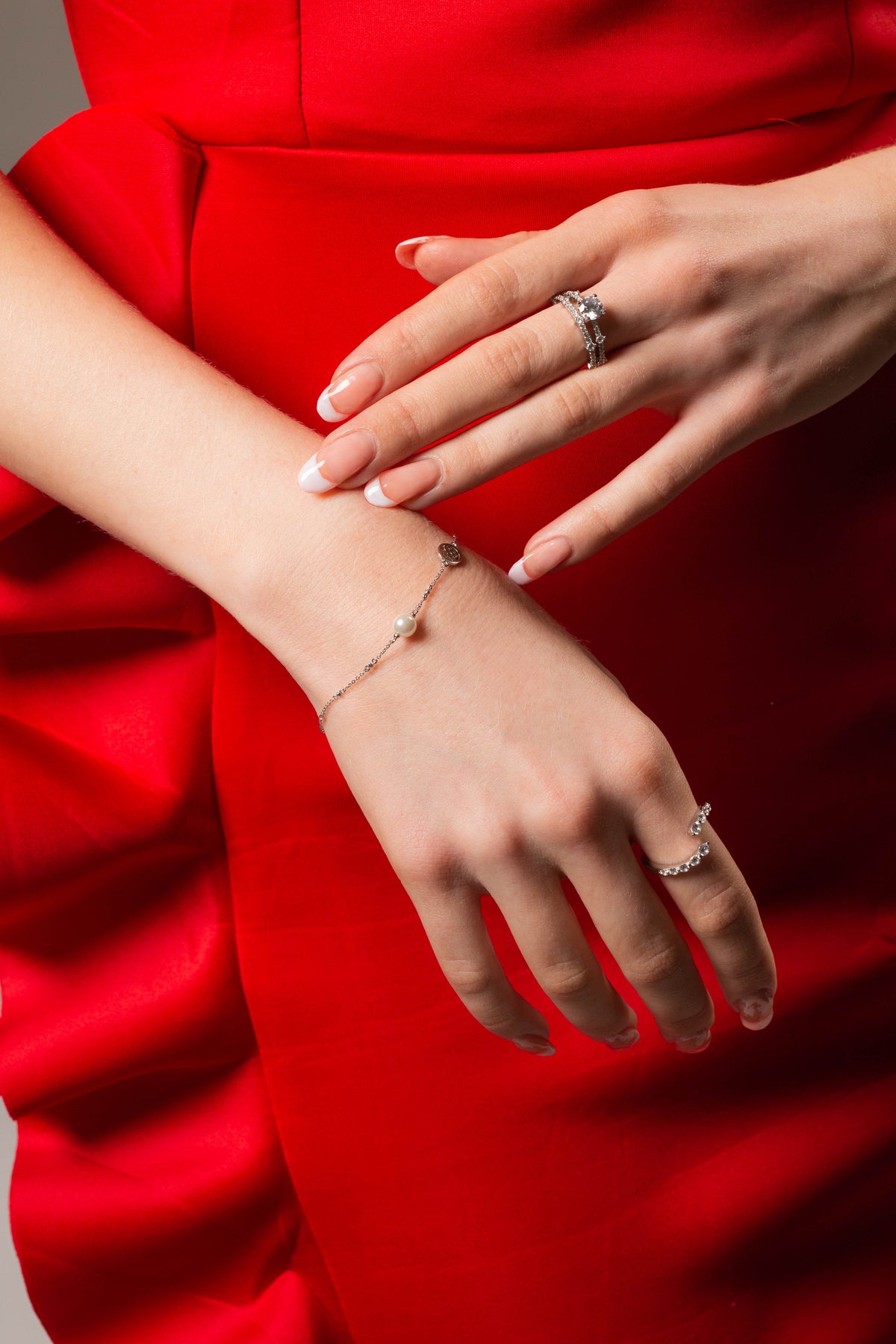 RED CARPET GLOBE PEARL BRACELET SILVER