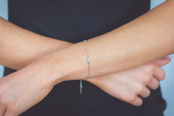 SEVEN NATURAL DIAMOND INFINITY BRACELET SILVER