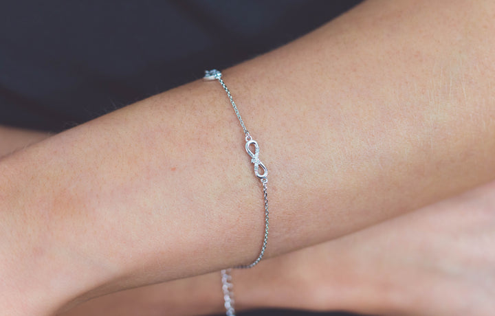 SEVEN NATURAL DIAMOND INFINITY BRACELET SILVER