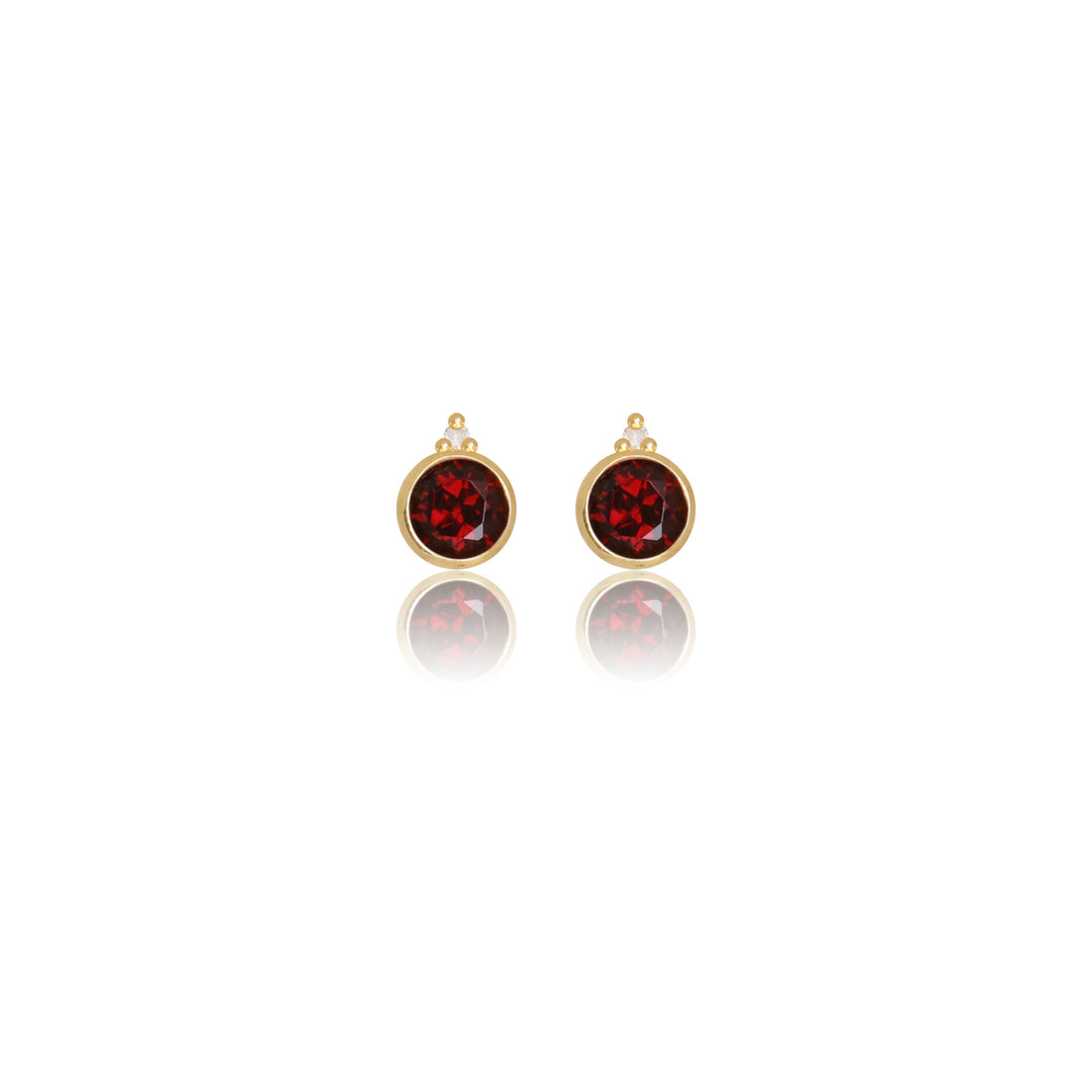 NATURAL GARNET AND TWO NATURAL DIAMOND JANUARY EARRINGS GOLD
