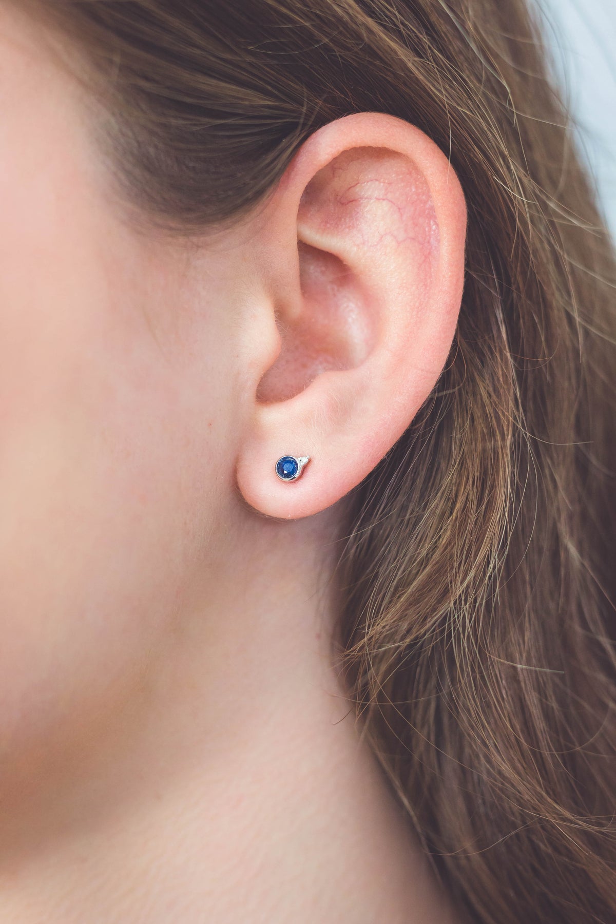 NATURAL SAPPHIRE AND TWO NATURAL DIAMOND SEPTEMBER EARRINGS SILVER