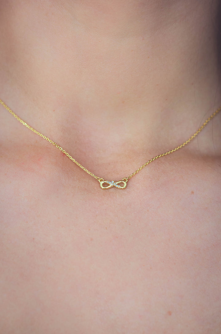 SEVEN NATURAL DIAMOND INFINITY PENDANT GOLD