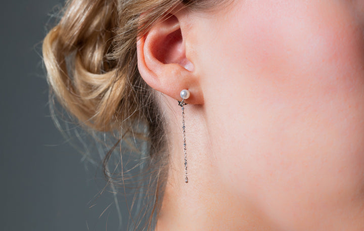RED CARPET GLOBE EARRINGS SILVER