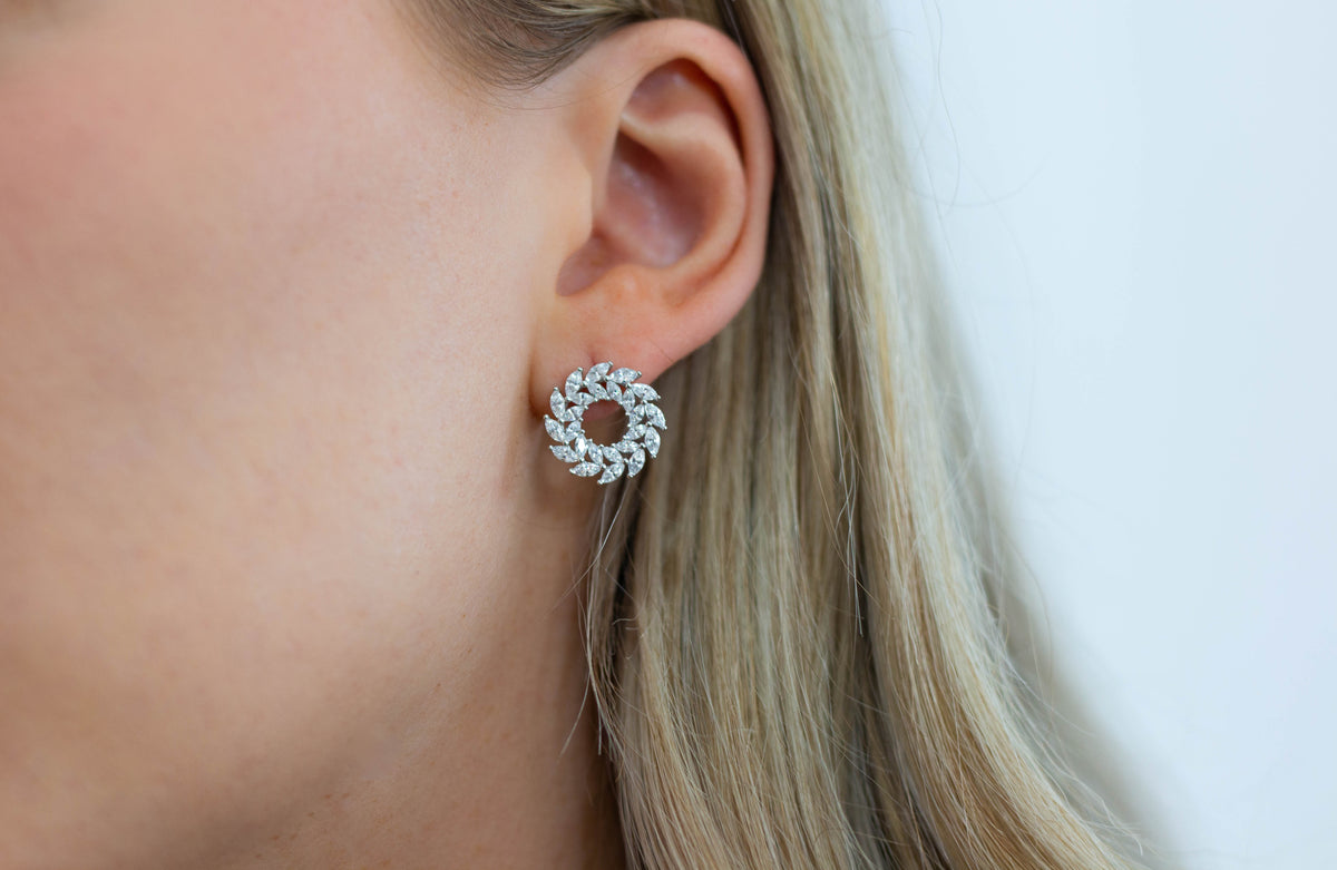 A CHRISTMAS JOURNEY WREATH EARRINGS SILVER