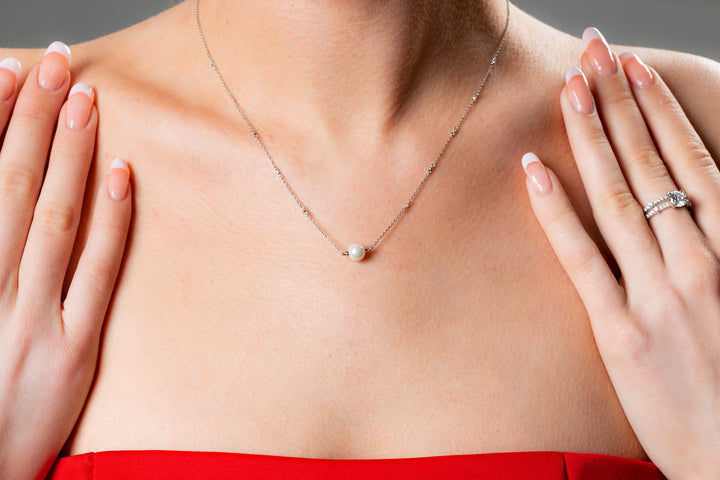 RED CARPET GLOBE NECKLACE SILVER