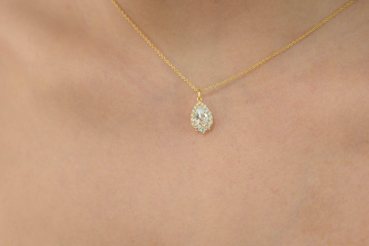 A CHRISTMAS JOURNEY ELEGANT PENDANT GOLD